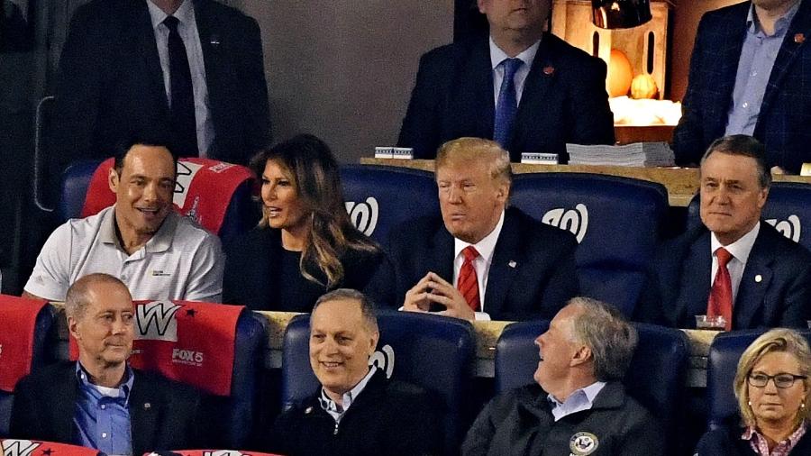 27.out.2019 - Donald Trump e a esposa Melania assistem ao jogo entre Houston Astros e Washington Nationals - Tommy Gilligan/USA Today Sports