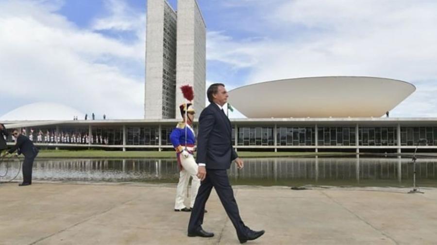Bolsonaro passa em frente ao Congresso em seu dia de posse - MARCOS BRANDÃO/AGÊNCIA SENADO via BBC