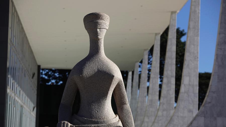 Estátua da Justiça do lado de fora do prédio do Supremo Tribunal Federal em Brasília - Reprodução