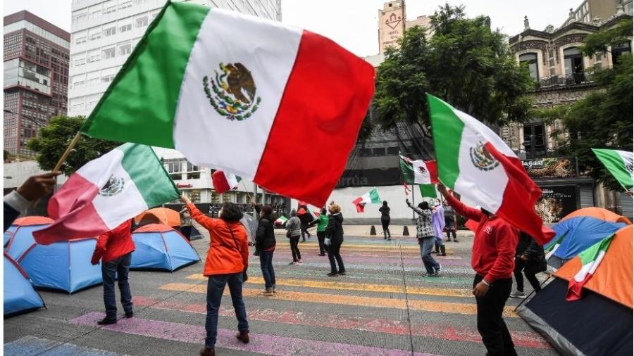 20.set.2020 - Manifestantes protestam contra o presidente mexicano Andres Manuel Lopez Obrador - Pedro Pardo/AFP
