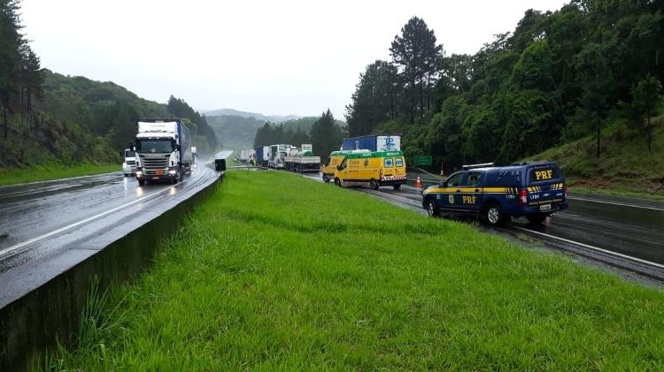 Acidente provocou interdição na pista da esquerda no sentido São Paulo - Divulgação/Arteris - Divulgação/Arteris
