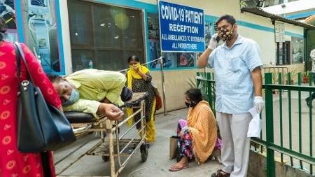 Alguns hospitais em Nova Delhi não estão aceitando novas admissões de pacientes com covid - AFP - AFP