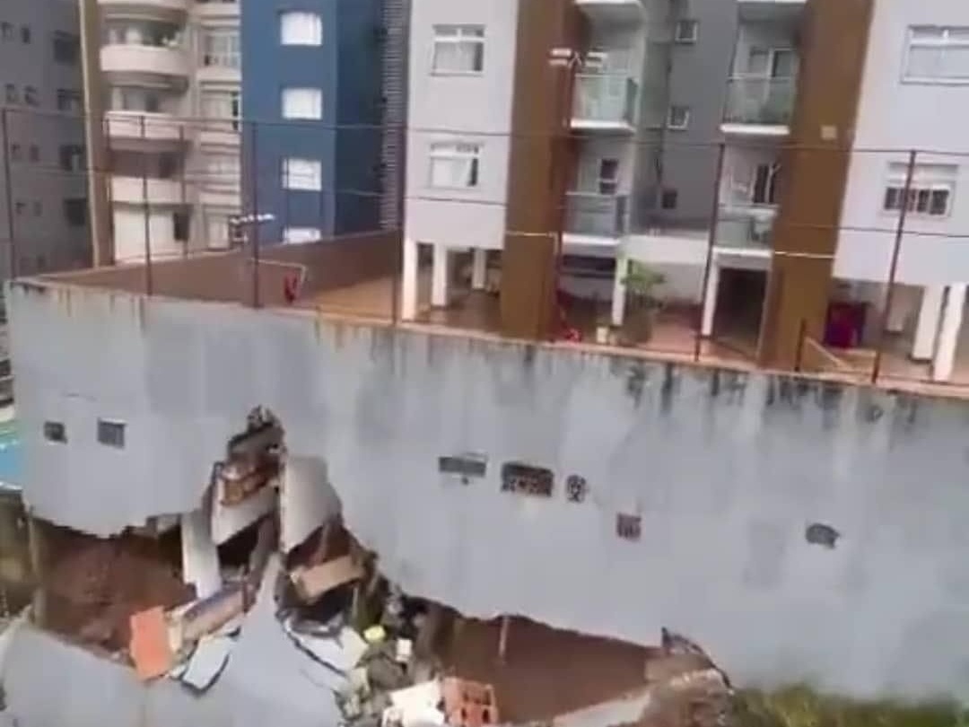 Prédio desaba em BH: vídeo mostra momento da queda