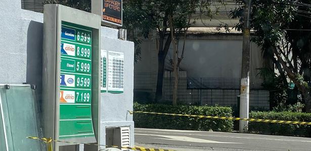4.mai.2022 - Posto de gasolina na rua Conselheiro Brotero, no centro de São Paulo