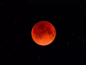 Que horas começa o eclipse da 'Lua de Sangue'? Saiba horário e como ver