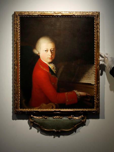 Retrato de Wolfgang Amadeus Mozart quando adolescente, em 1770. Pintura é atribuída a Gaimbettino Cignaroli.  - Christian Hartmann/Reuters