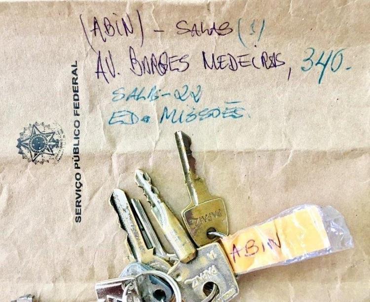 Molho de chaves de salas da "Abin" encontrado pelos novos ocupantes do imóvel