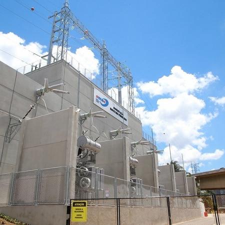 Subestação de abastecimento elétrico da Usina SP, administrada pela EMAE, às margens do Rio Pinheiros