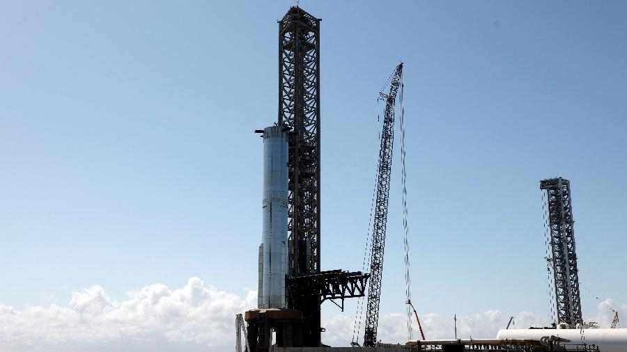 27.fev.2025 - Propulsor Super Heavy é visto em estação de lançamento sem o foguete Starship na parte de cima; SpaceX fará oitavo voo de teste com seu super foguete 27.fev.2025 - Propulsor Super Heavy é visto em estação de lançamento sem o foguete Starship na parte de cima; SpaceX fará oitavo voo de teste com seu super foguete