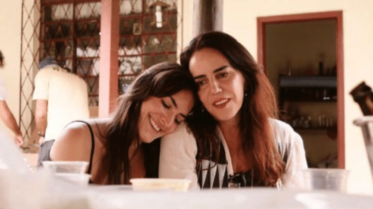 Letícia e a mãe; jovem entrou em coma após anestesia de amiga médica Letícia e a mãe; jovem entrou em coma após anestesia de amiga médica