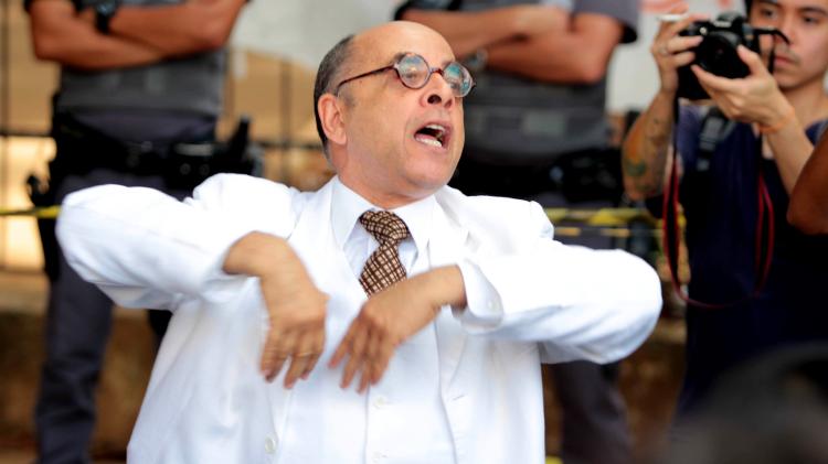 O ator Pascoal de Conceição durante manifestção em apoio a estudantes de escola pública em São Paulo em 2015 - Marcio Ribeiro/Brazil Photo Press/Estadão Conteúdo - Marcio Ribeiro/Brazil Photo Press/Estadão Conteúdo