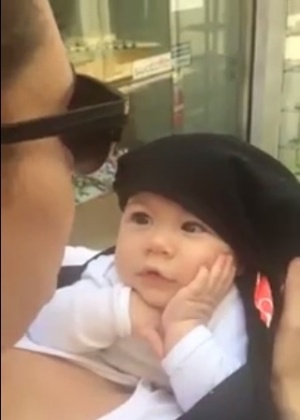 Vídeo de bebê apaixonada pela mãe fez sucesso nas redes sociais - Reprodução