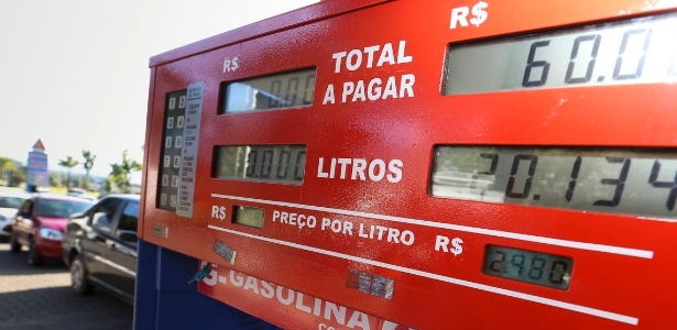 Posto em Brasília vende gasolina a R$ 2,98 como parte do Dia da Liberdade de Impostos - Marcelo Camargo/Agência Brasil