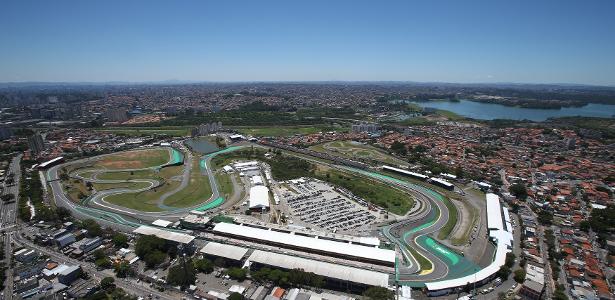 Vista aérea a bordo de um helicóptero na chegada ao autódromo de Interlagos, em São Paulo