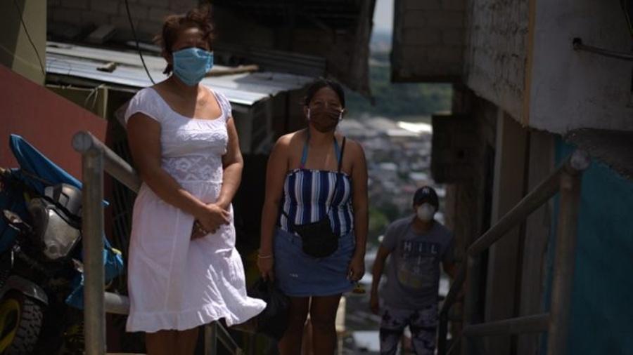 Bertha e sua família vivem em um morro ao norte de Guayaquil - BBC