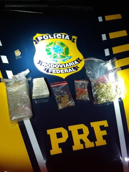 PRF prendeu um homem e quatro mulheres que levavam maconha para gravação - Divulgação/Polícia Rodoviária Federal