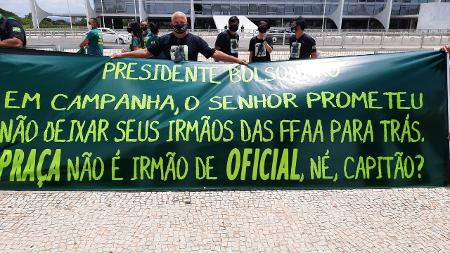 Militares da reserva fazem segundo protesto em Brasília contra Bolsonaro - 21/10/2020 - UOL Notícias