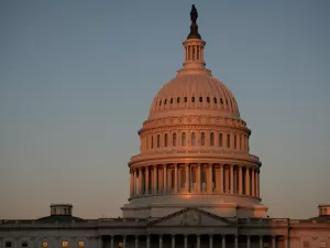 Congresso dos EUA aprova pacote de ajuda à Ucrânia