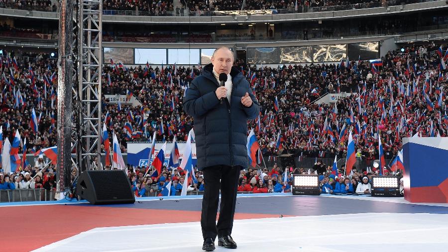 18.mar.22 - O presidente da Rússia, Vladimir Putin, faz discurso para celebrar o oitavo aniversário da anexação da Crimeia - Ramil SITDIKOV / POOL / AFP