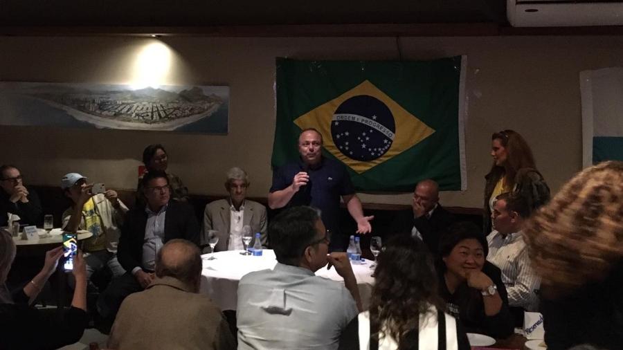 Pazuello discursa em evento de pré-campanha no Rio de Janeiro: agora candidato a deputado federal, o ex-ministro recebeu em março R$ 316.548,44 - Lola Ferreira/UOL