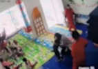 Diretora é afastada de escola após ser gravada agredindo aluno em MG - Reprodução de câmeras de segurança