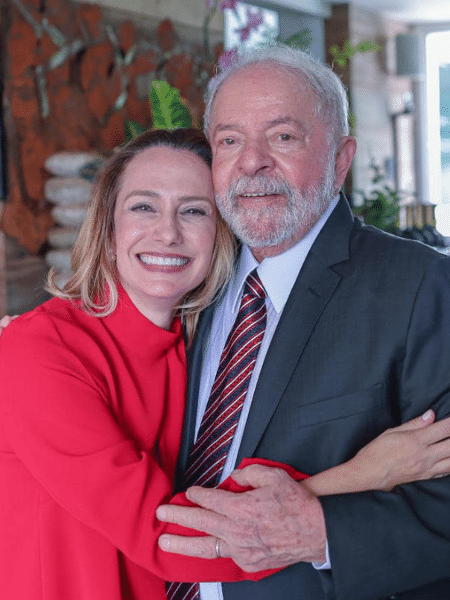 A advogada Caroline Proner e o presidente Lula em foto de dezembro de 2022