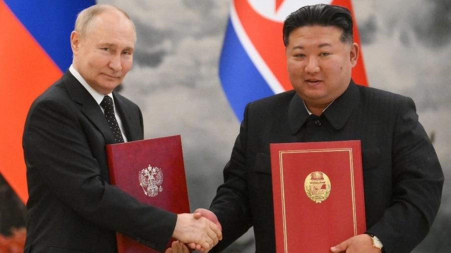 O presidente russo, Vladimir Putin, e o líder da Coreia do Norte, Kim Jong Un, em Pyongyang
