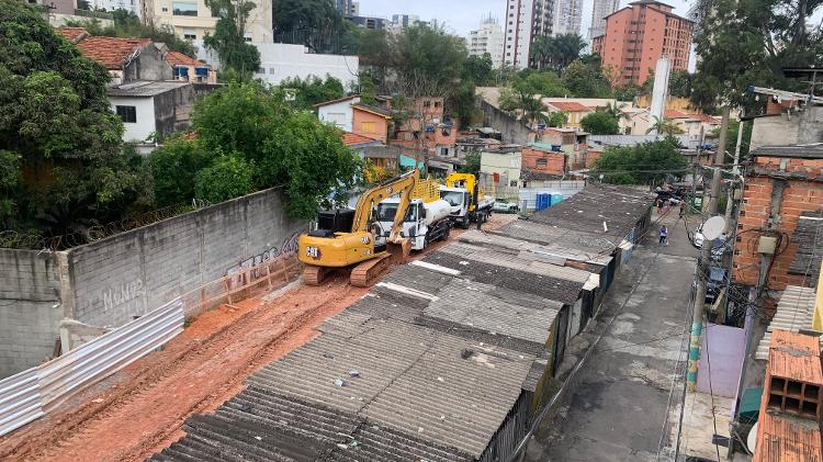 Obra próxima às favelas Sousa Ramos e Coronel Luis Alves