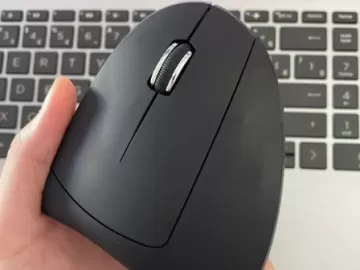 Mouse ergonômico com LED está por R$ 37; confira se vale a pena