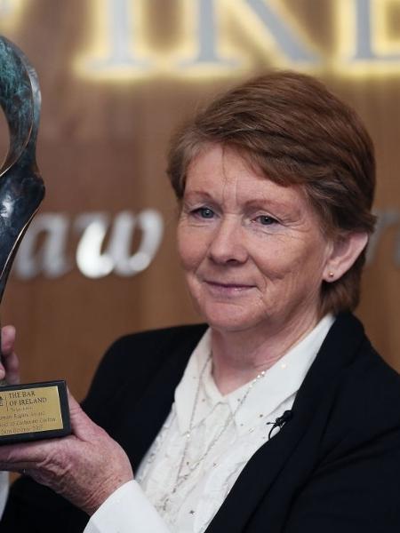 Em 2017, Catherine Corless recebeu o Prêmio de Direitos Humanos da Ordem dos Advogados da Irlanda, em reconhecimento ao seu trabalho relacionado ao lar para mães e bebês de Tuam Em 2017, Catherine Corless recebeu o Prêmio de Direitos Humanos da Ordem dos Advogados da Irlanda, em reconhecimento ao seu trabalho relacionado ao lar para mães e bebês de Tuam
