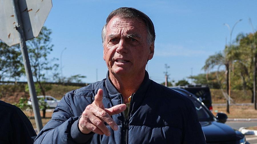 Jair Bolsonaro na Secretária de Administração Penitenciária do DF, em Brasília, para colocar a tornozeleira eletrônica