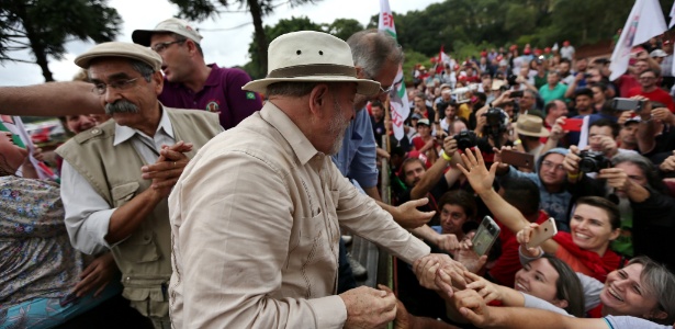 A caravana do ex-presidente Luiz Inácio Lula da Silva passa por Ronda Alta (RS)