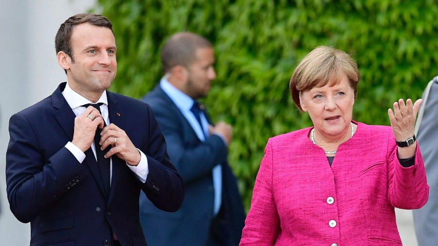 Presidente francês, Emmanuel Macron, e a chanceler alemã, Angela Merkel - Tobias SCHWARZ / AFP PHOTO 