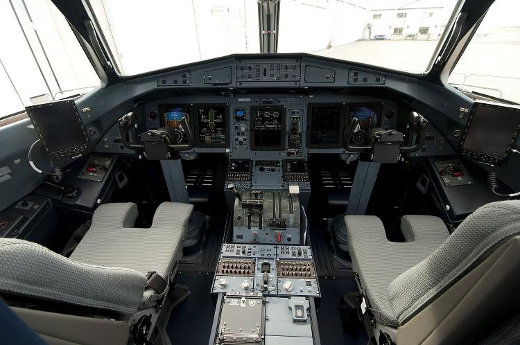 Cabine de comando ATR-72: Cabines de comando dos aviões turboélice ATR são tão modernas quanto a dos aviões a jato, com os mesmos aviônicos