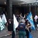 Apoiadores de Melo esperam chegada do prefeito eleito, que fará coletiva de imprensa em hotel, no centro de Porto Alegre - Hygino Vasconcellos/UOL