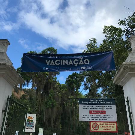 Cidade aplica dose de reforço em idosos a partir de 64 anos e em profissionais de saúde que receberam segunda dose em abril - Lola Ferreira/UOL