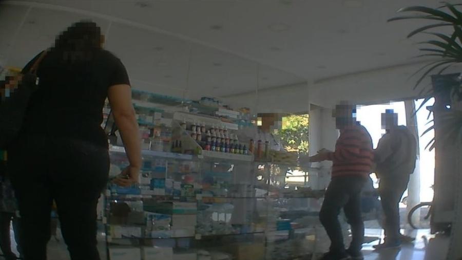 Muitos clientes da Drogaria Diamante são imigrantes bolivianos que vivem na Vila Maria Alta, em São Paulo - BBC News Brasil