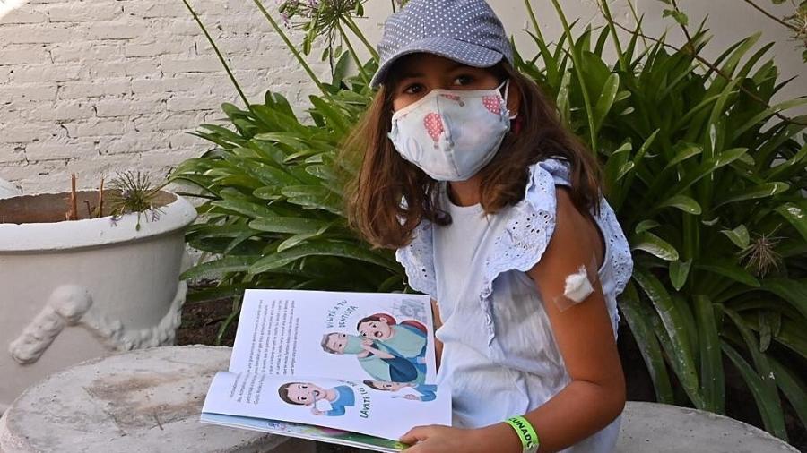 Crianças uruguaias ganharam brindes no 1º dia da campanha de vacinação infantil contra a covid-19 - Reprodução/Twitter