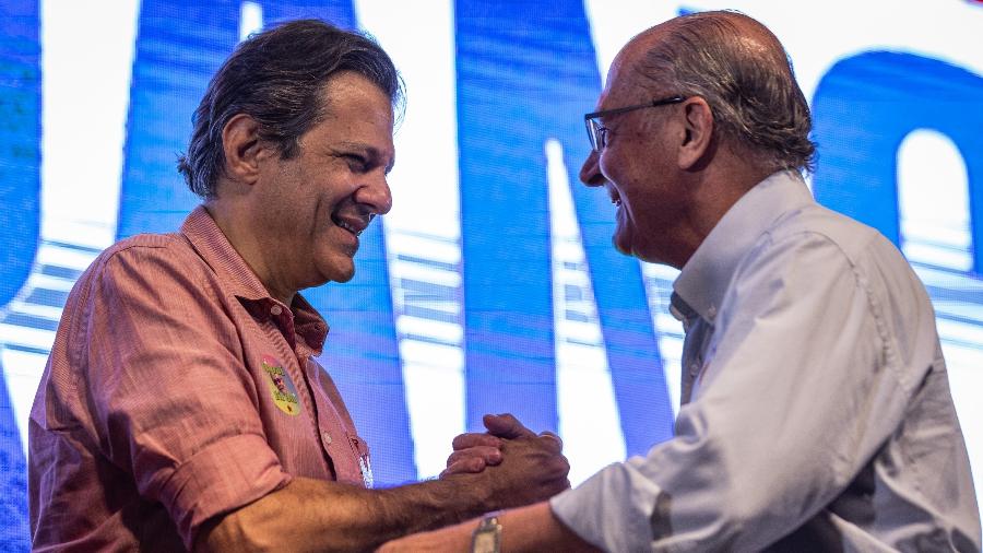 02.08.2022 - Fernando Haddad (PT) e Geraldo Alckmin (PSB) durante agenda de campanha em São Vicente (SP) - Bruno Santos/Folhapress