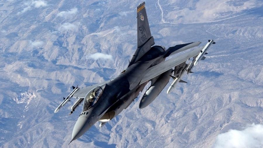 O F-16 Fighting Falcon; Cessna foi perseguido por caça deste modelo - Kevin GRUENWALD / US AIR FORCE / AFP