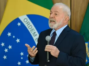 Deputados ameaçam boicotar ajuste fiscal e Lula chama reunião de emergência