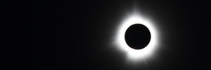 Eclipse total dá aos cientistas chance de investigar mistérios do Sol (Foto: Li Rui/Xinhua)
