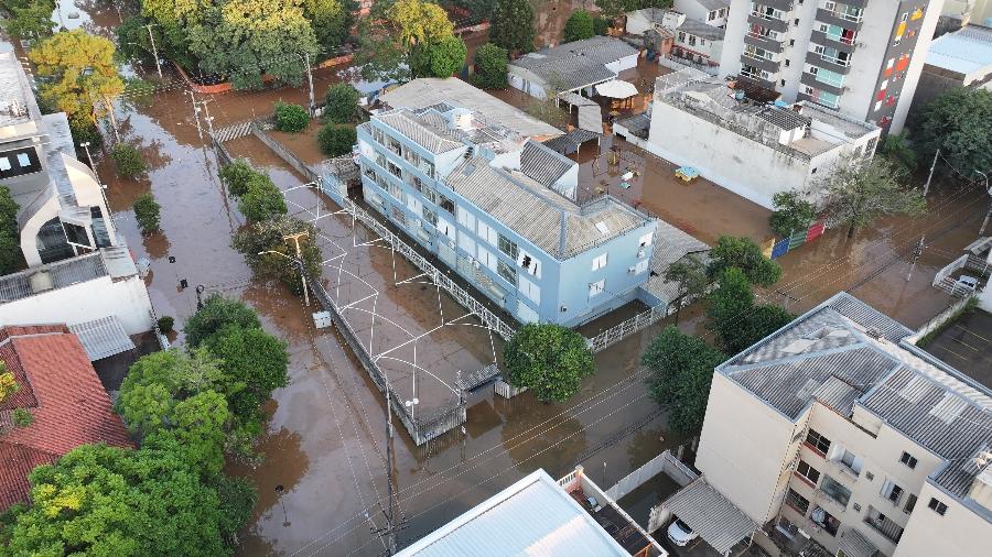  Vista aérea de Porto Alegre, onde ruas permanecem alagadas nesta terça-feira (7) - Miguel Noronha - 07.mai.2024/Estadão Conteúdo