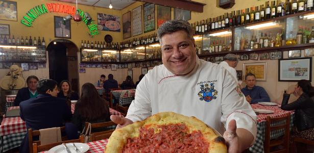 Pizzaria de 100 anos começou com reunião de amigos após 'pelada' de futebol