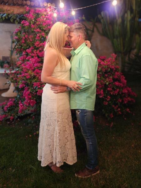 Elisângela e Claudinei noivaram e vão se casar Elisângela e Claudinei noivaram e vão se casar