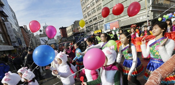 Festa do Ano-Novo chinês em Nova York, em fevereiro deste ano; número de asiáticos nos EUA deve superar o de latinos - Peter Foley/EFE