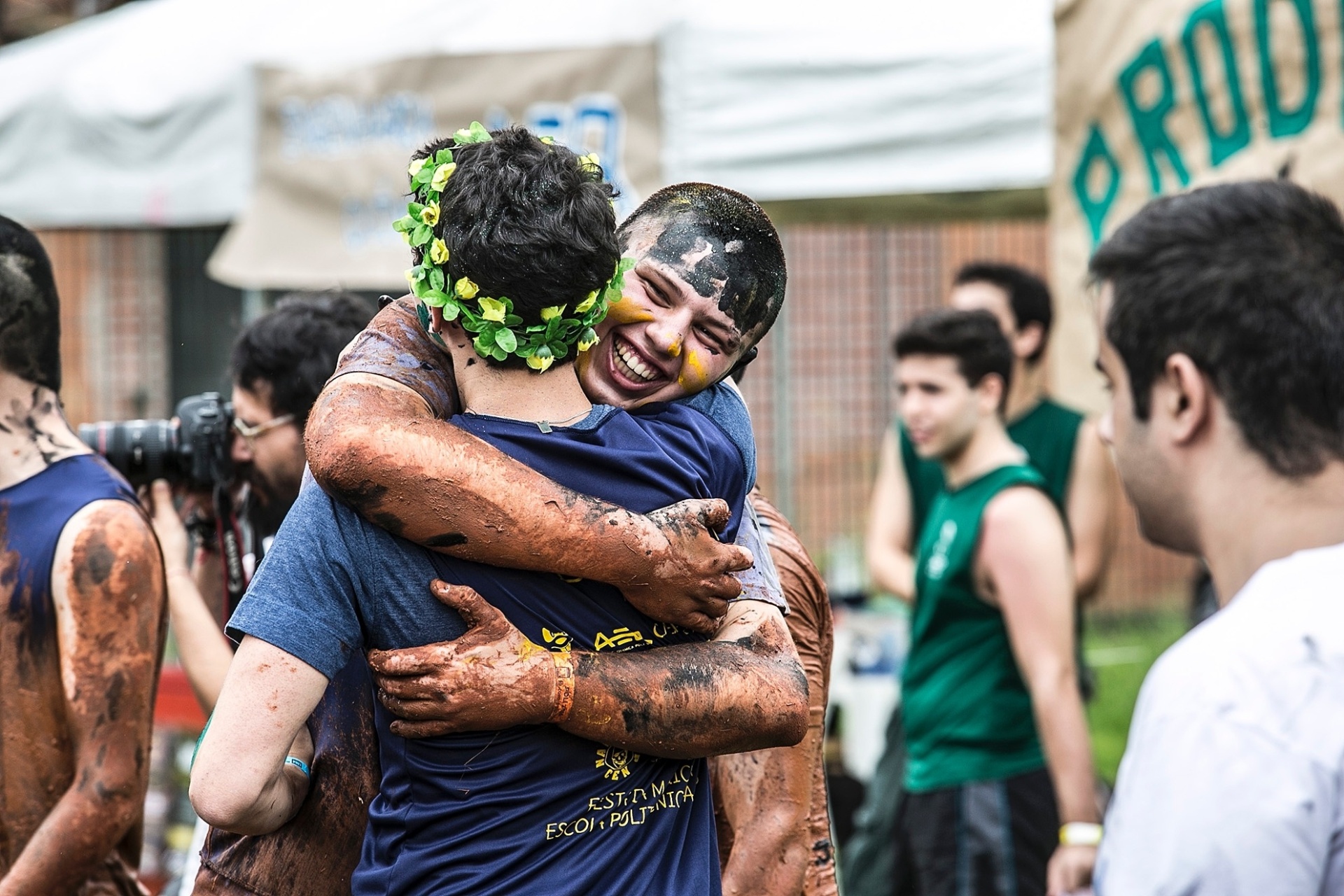 11.fev.2016 - Aprovados em cursos da Poli-USP (Escola Politécnica da Universidade de São Paulo) participam do trote após fazer a matrícula na universidade - Lucas Lima/UOL