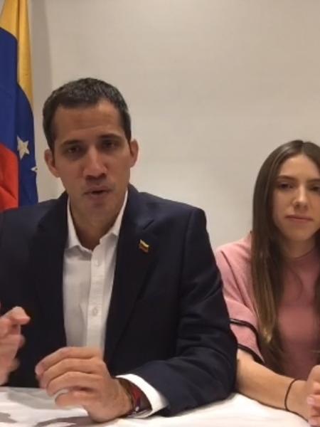 3.mar.2019 - O autoproclamado presidente interino da Venezuela, Juan Guaidó, faz transmissão ao vivo ao lado da mulher, Fabiana - Reprodução/Twitter Juan Guaidó