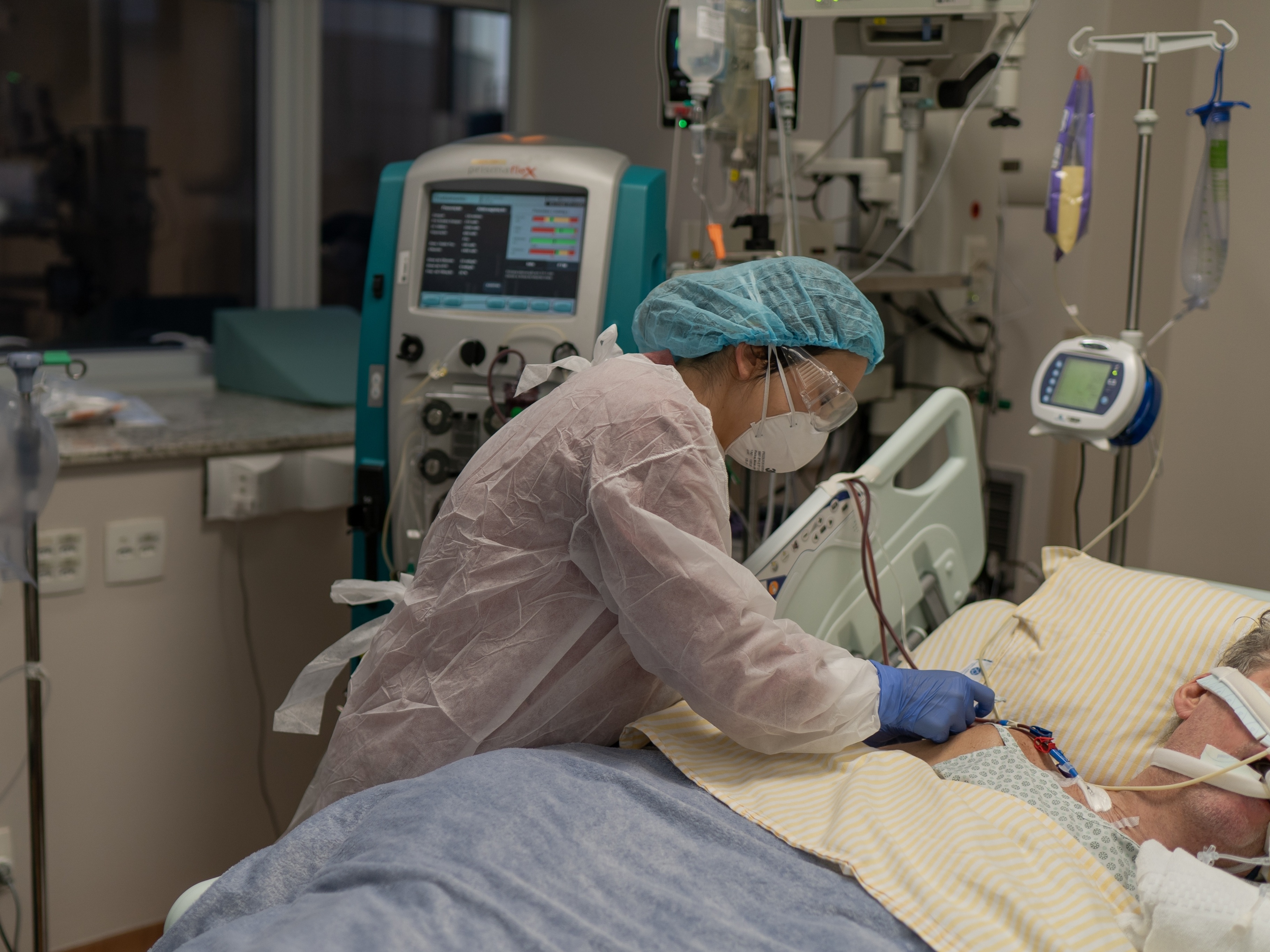 Brasil registra 836 novas mortes por covid-19 em 24 h; óbitos somam 178.995