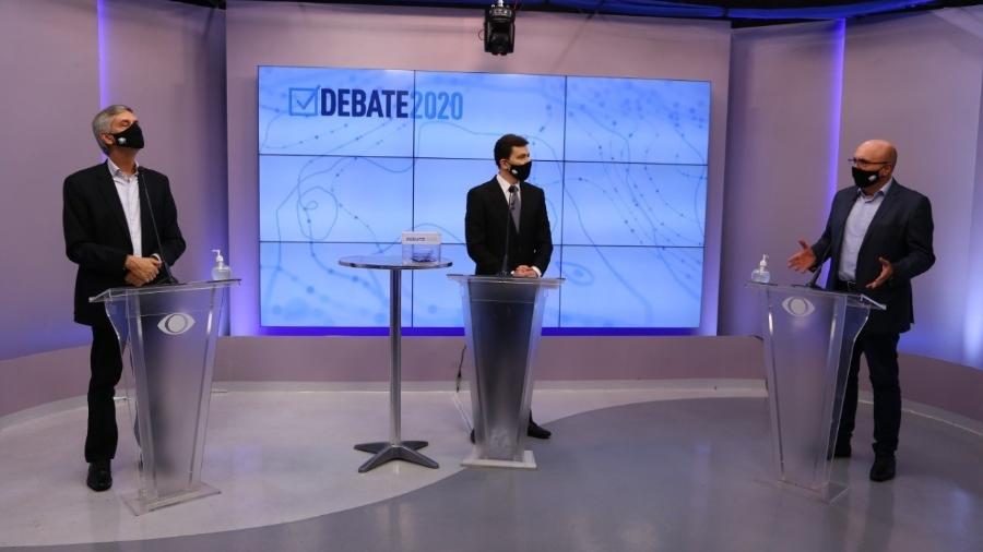 André Von Zuben, o mediador Valter Sena, e Dario Saadi durante o debate em Campinas - Band Mais